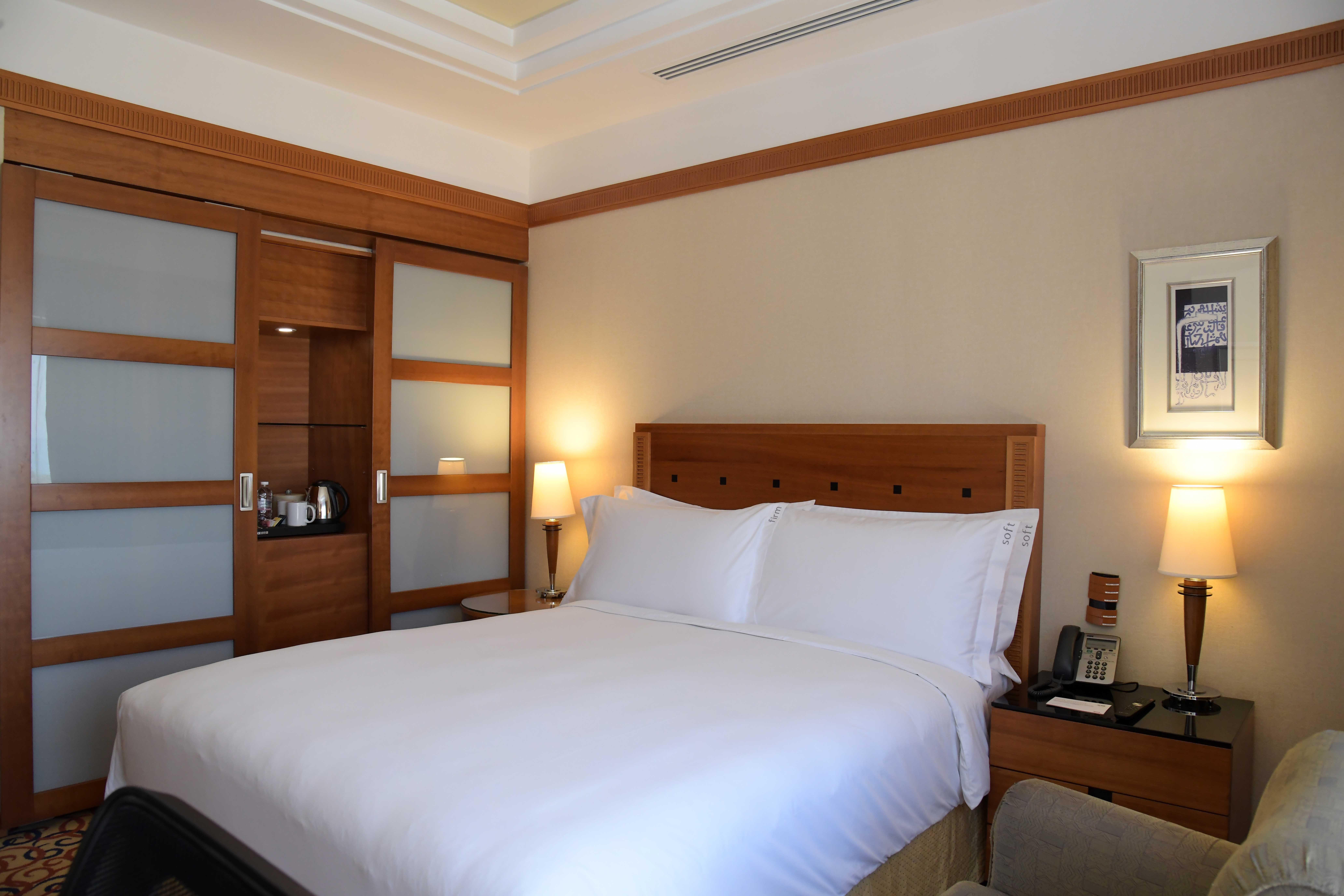 Holiday Inn - Suites Kuwait Salmiya By Ihg Kuwait City Exterior foto