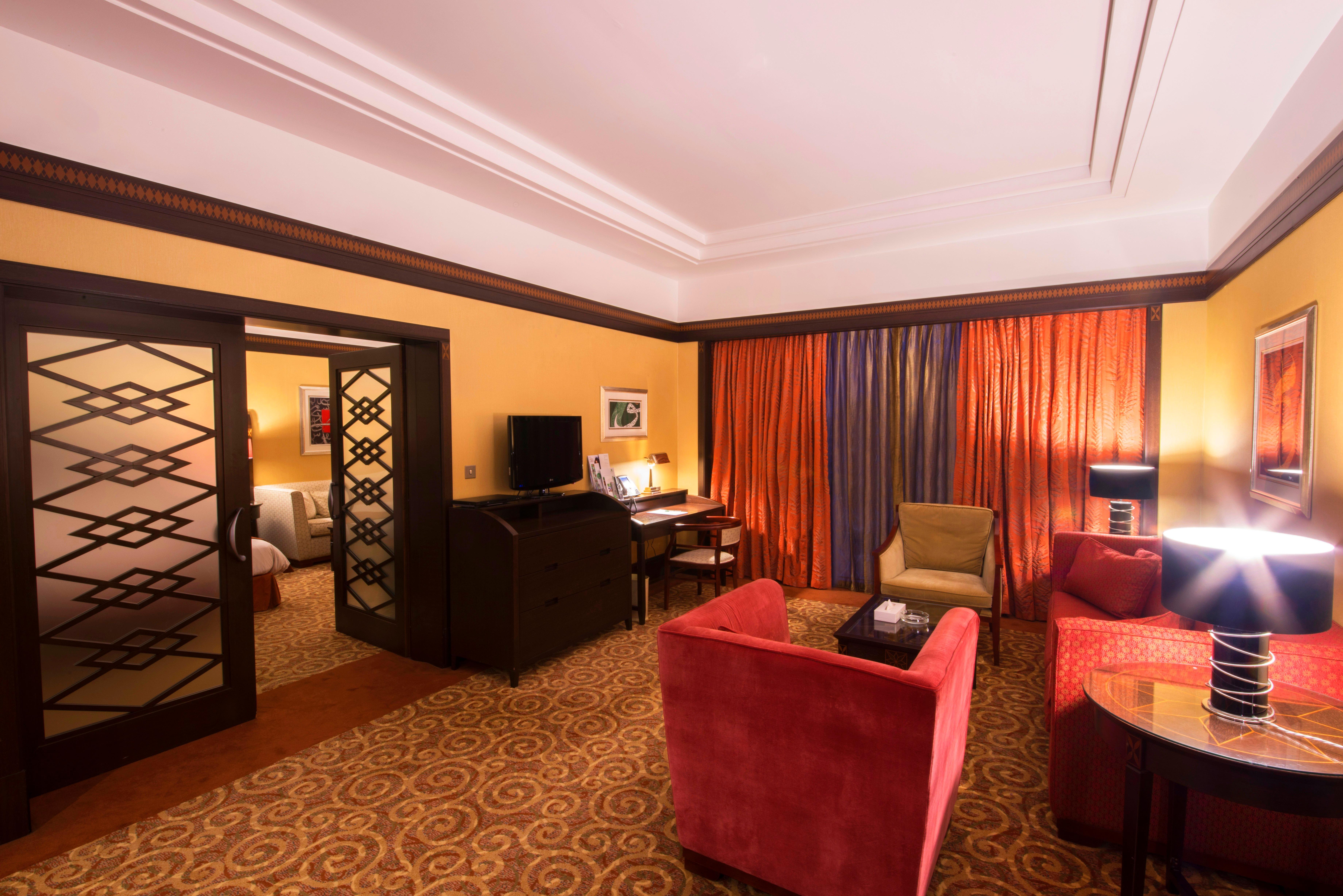 Holiday Inn - Suites Kuwait Salmiya By Ihg Kuwait City Exterior foto