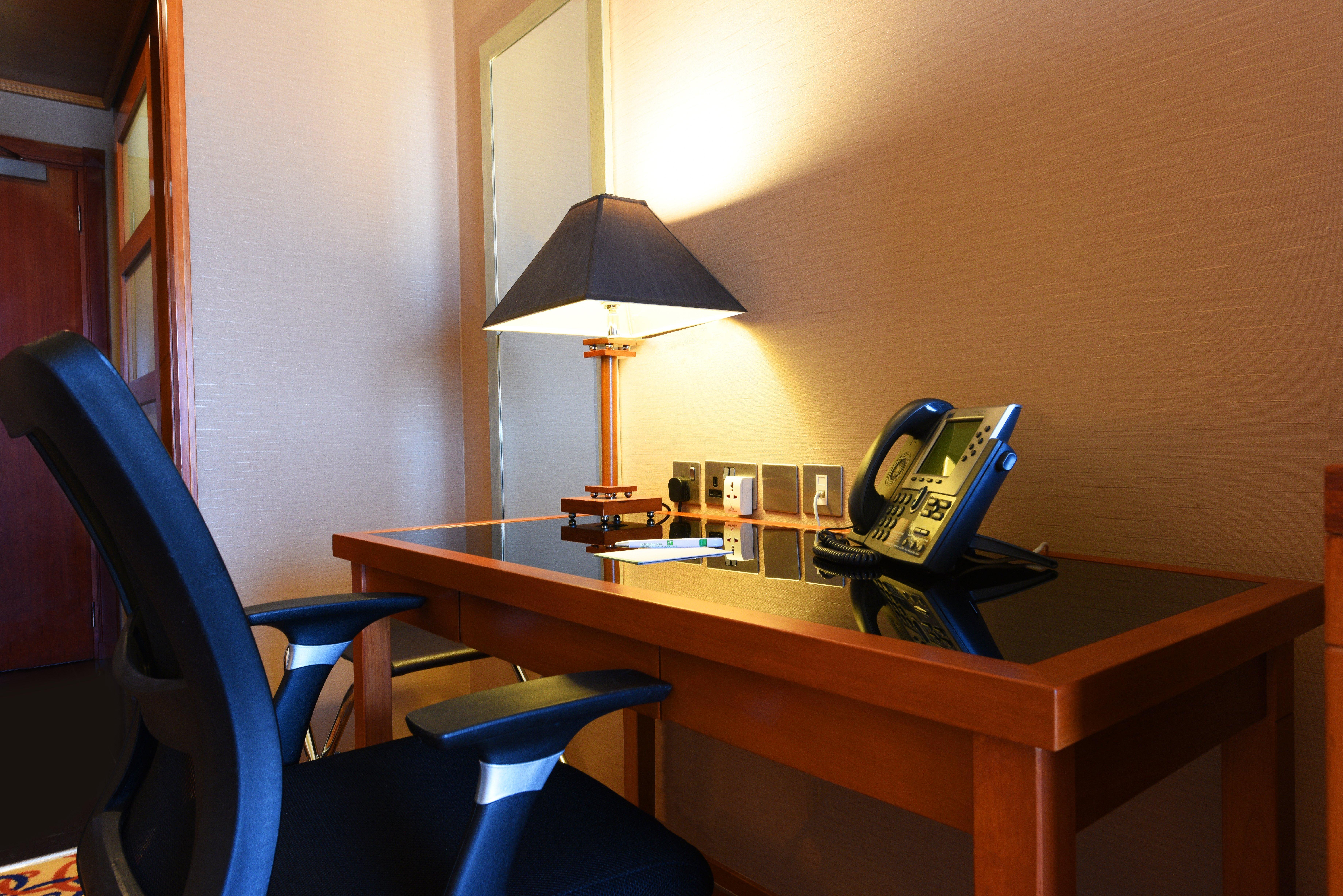 Holiday Inn - Suites Kuwait Salmiya By Ihg Kuwait City Exterior foto