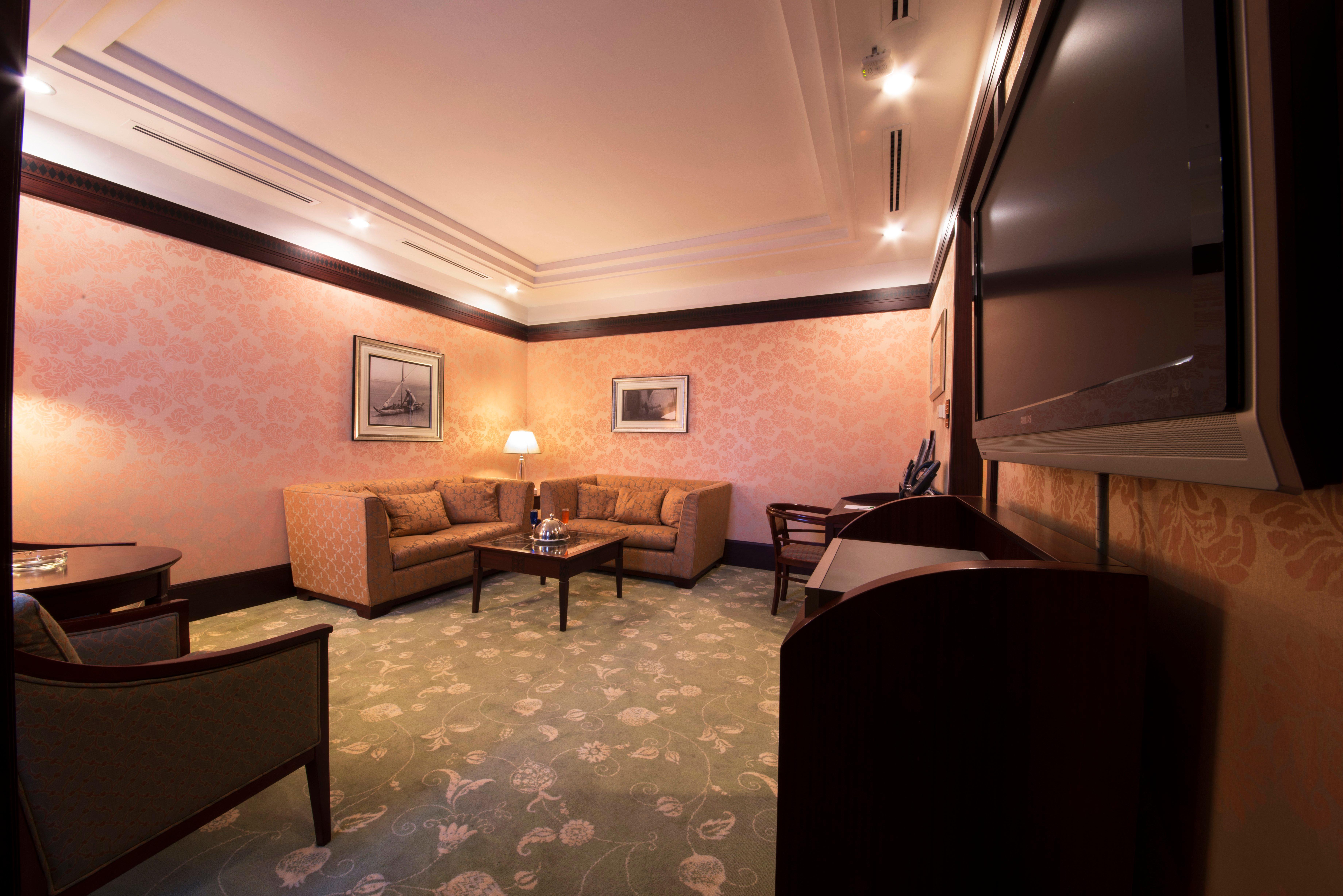 Holiday Inn - Suites Kuwait Salmiya By Ihg Kuwait City Exterior foto