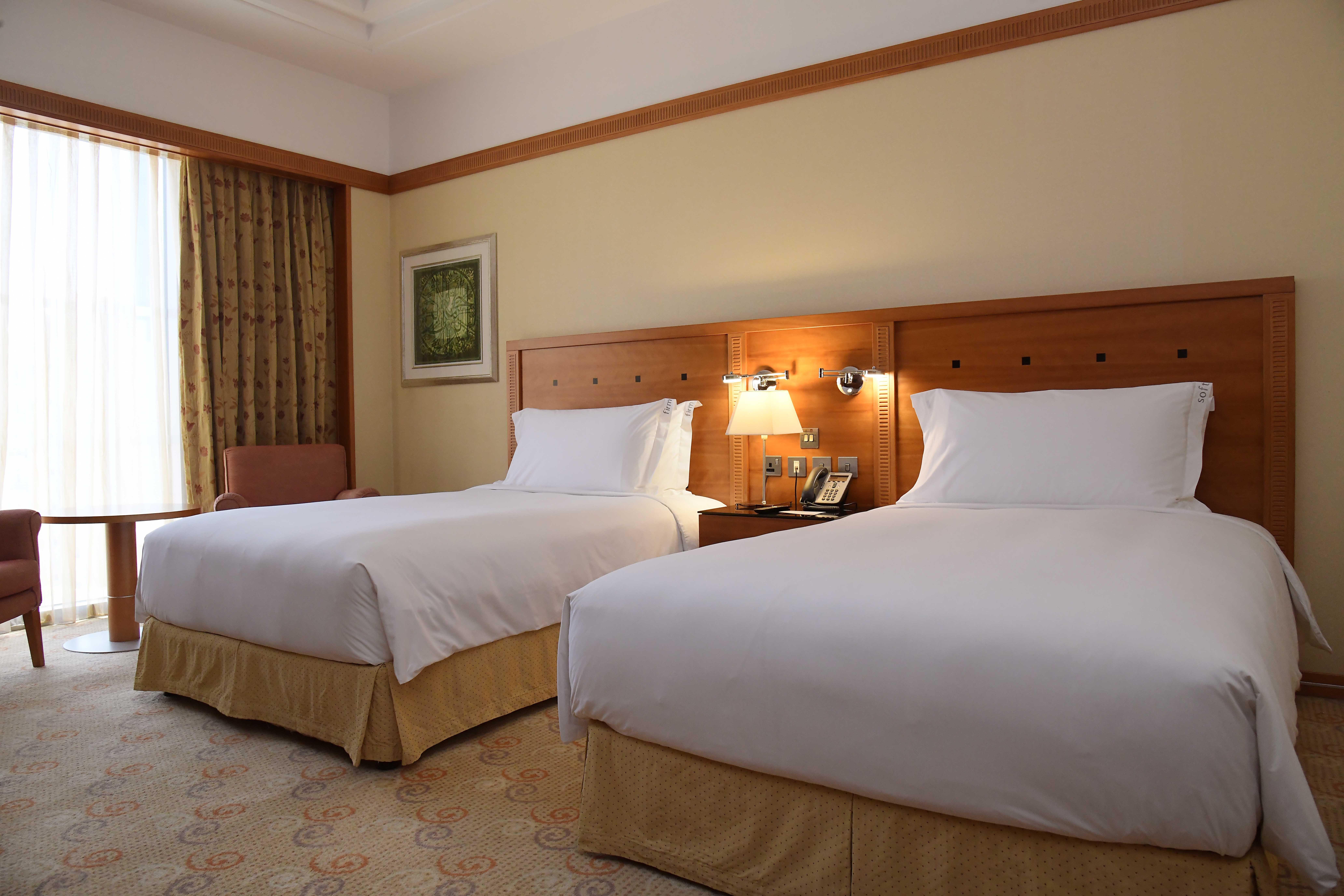 Holiday Inn - Suites Kuwait Salmiya By Ihg Kuwait City Exterior foto