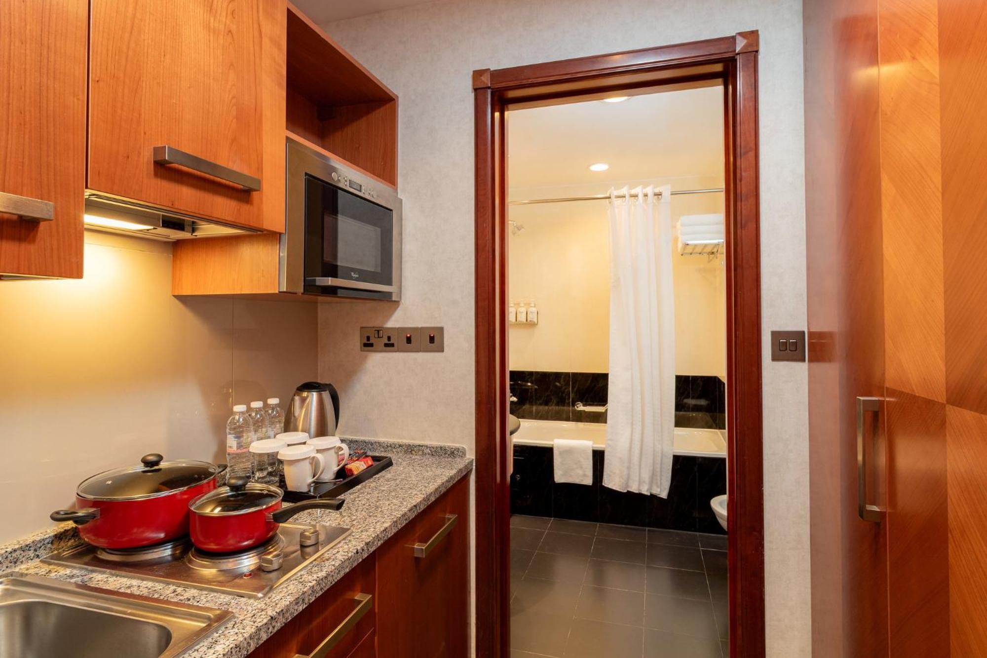 Holiday Inn - Suites Kuwait Salmiya By Ihg Kuwait City Exterior foto