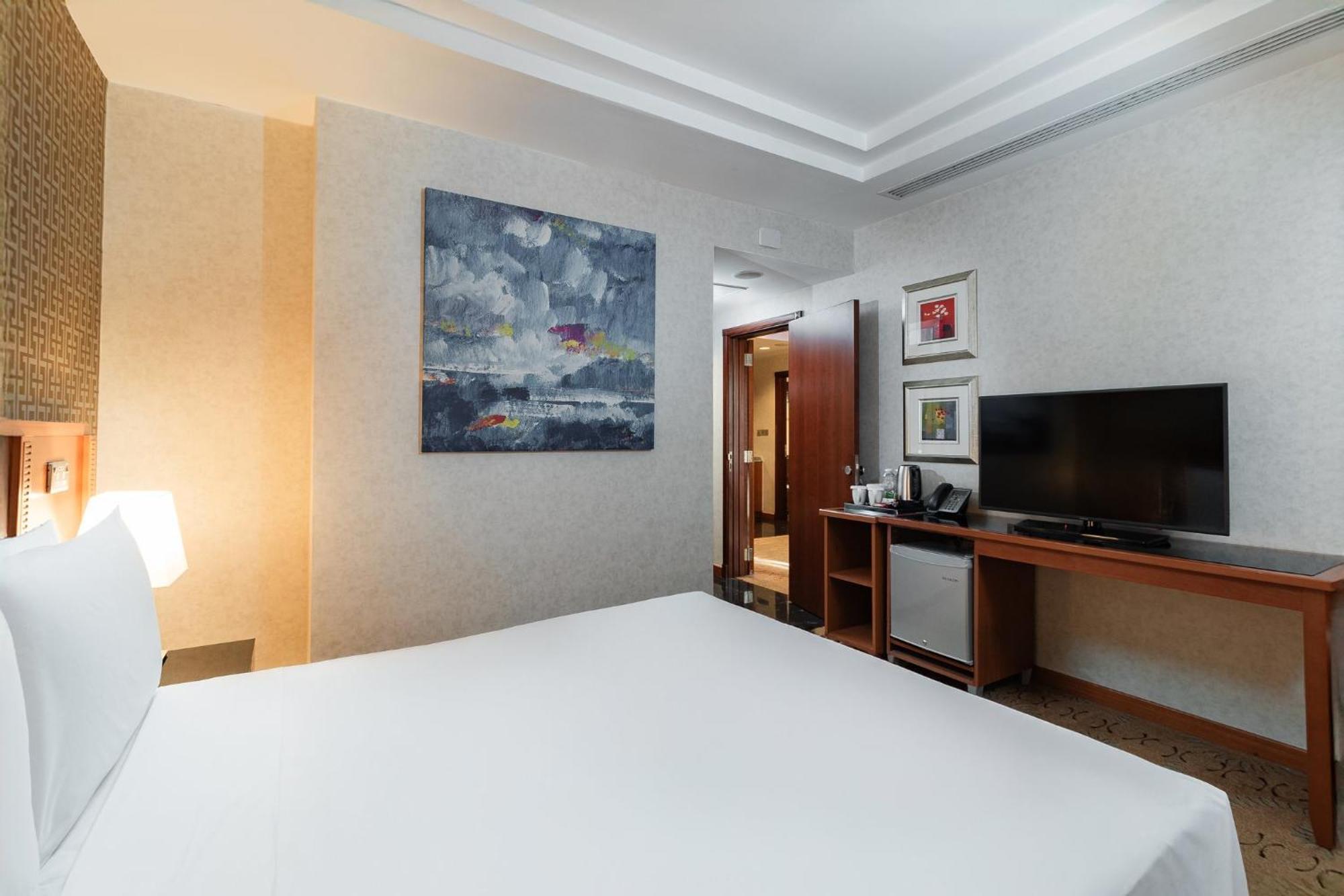 Holiday Inn - Suites Kuwait Salmiya By Ihg Kuwait City Exterior foto