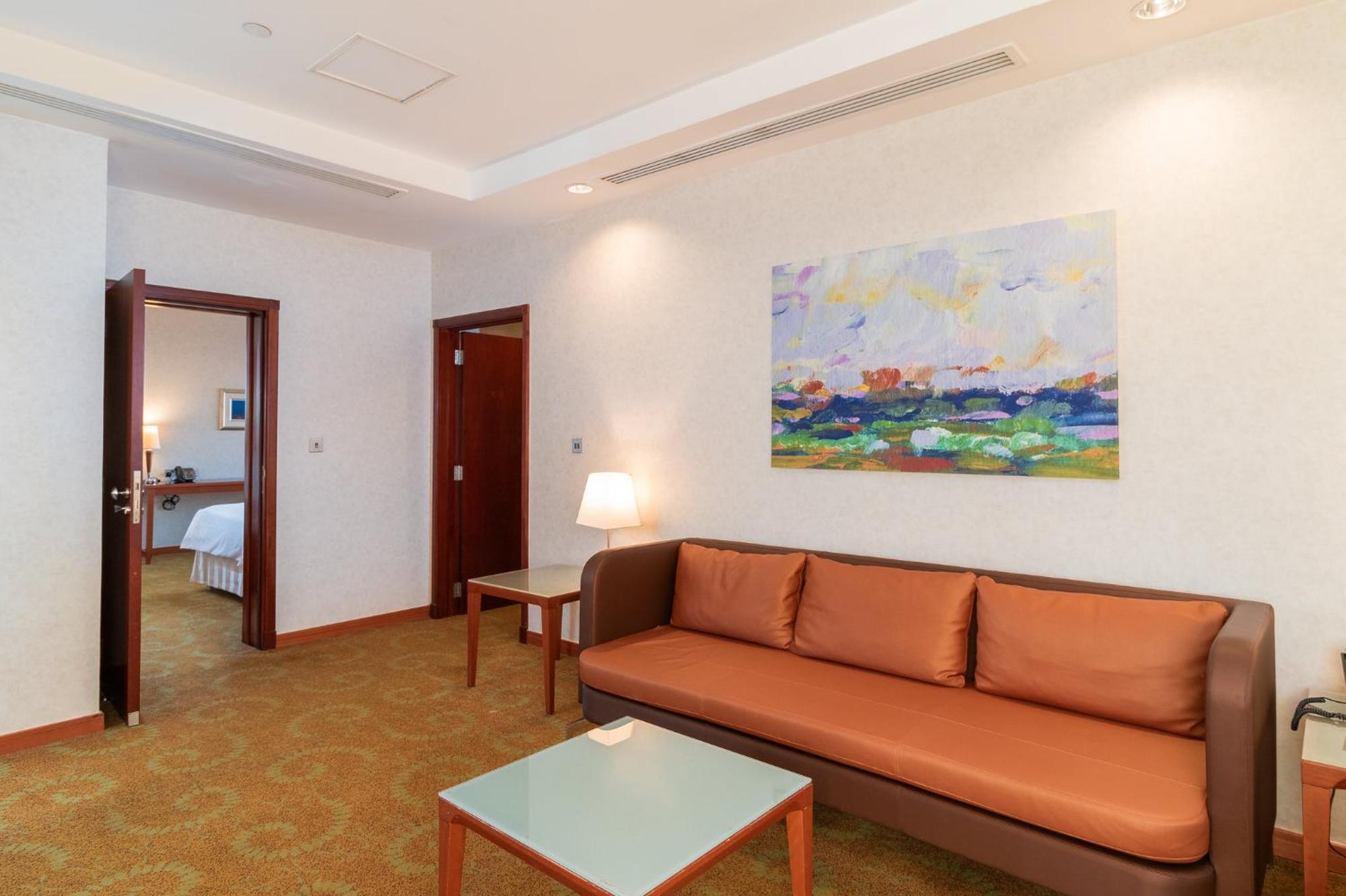 Holiday Inn - Suites Kuwait Salmiya By Ihg Kuwait City Exterior foto
