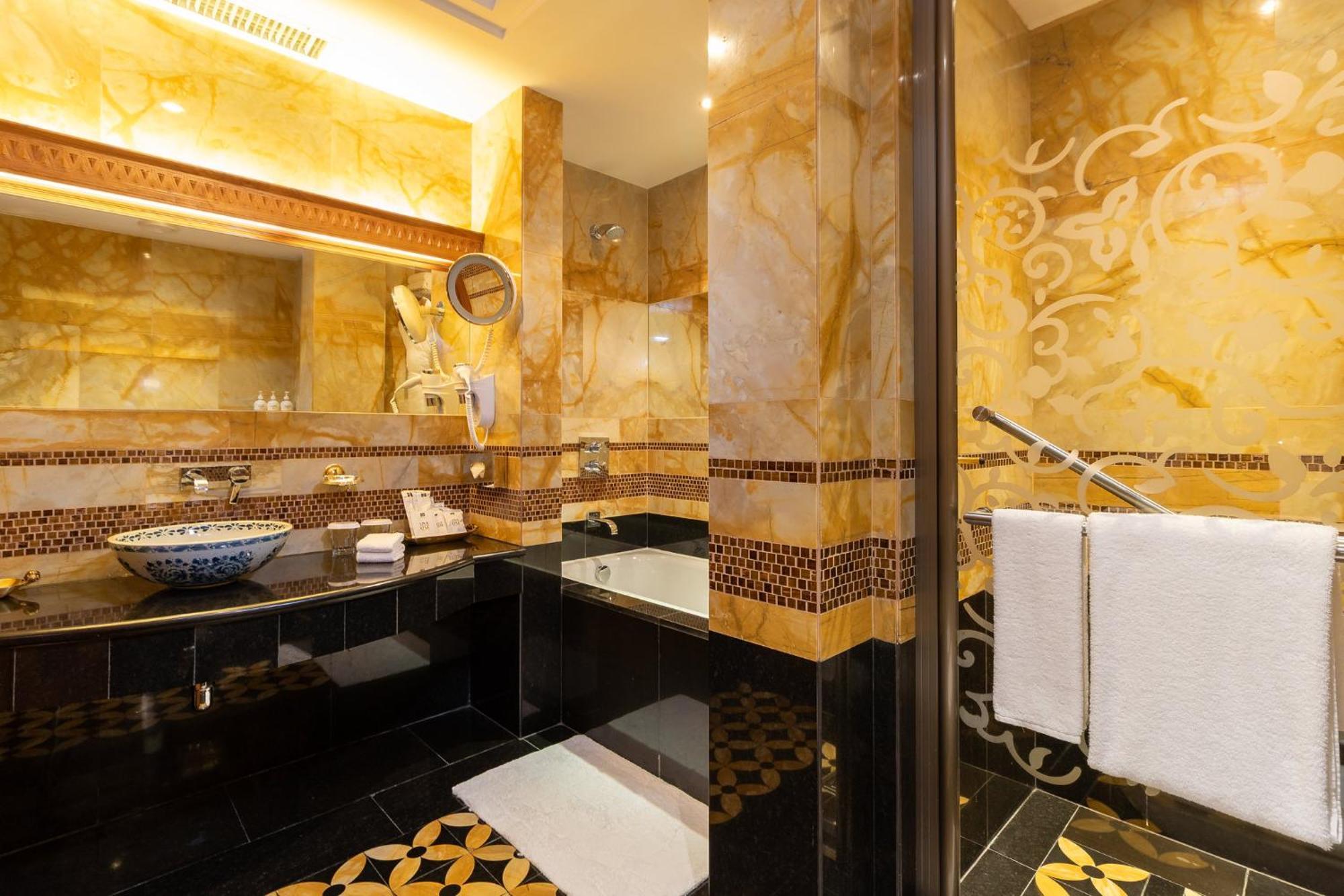 Holiday Inn - Suites Kuwait Salmiya By Ihg Kuwait City Exterior foto